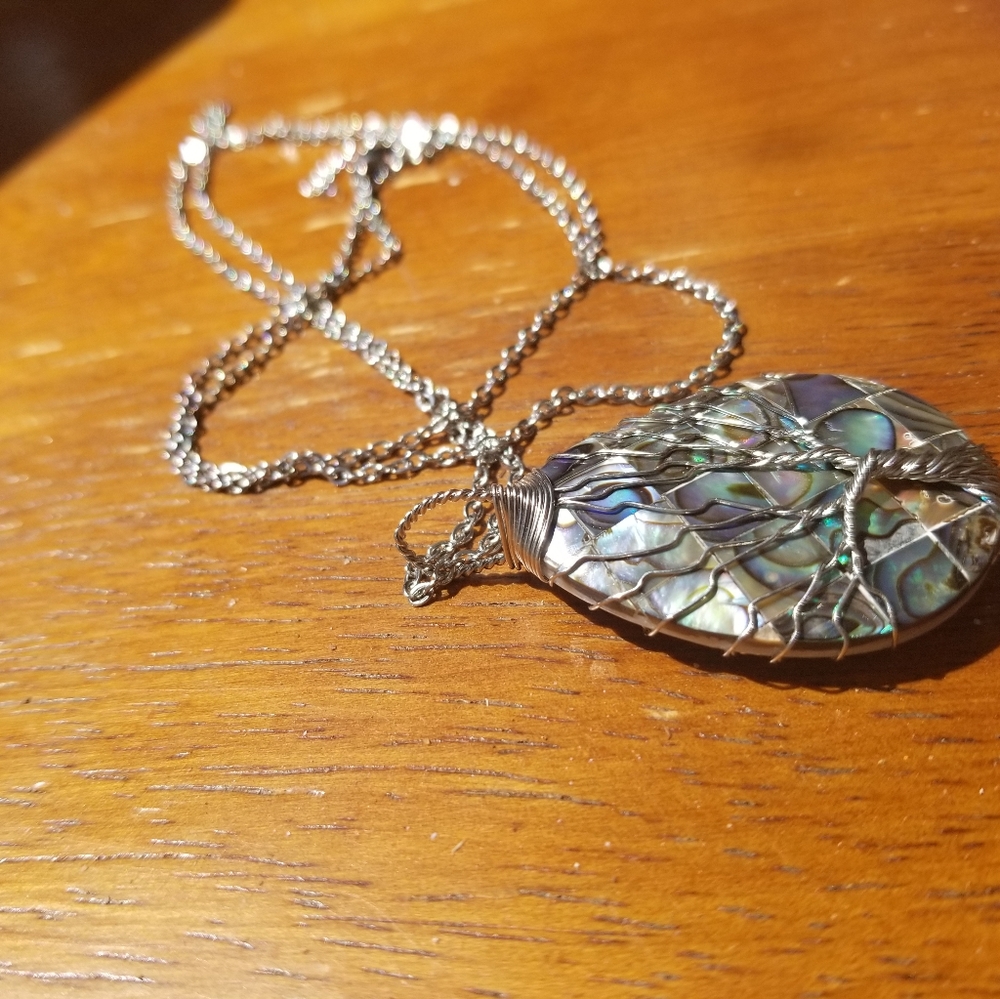Mother of pearl tree of life necklace - Picture 3 of 8